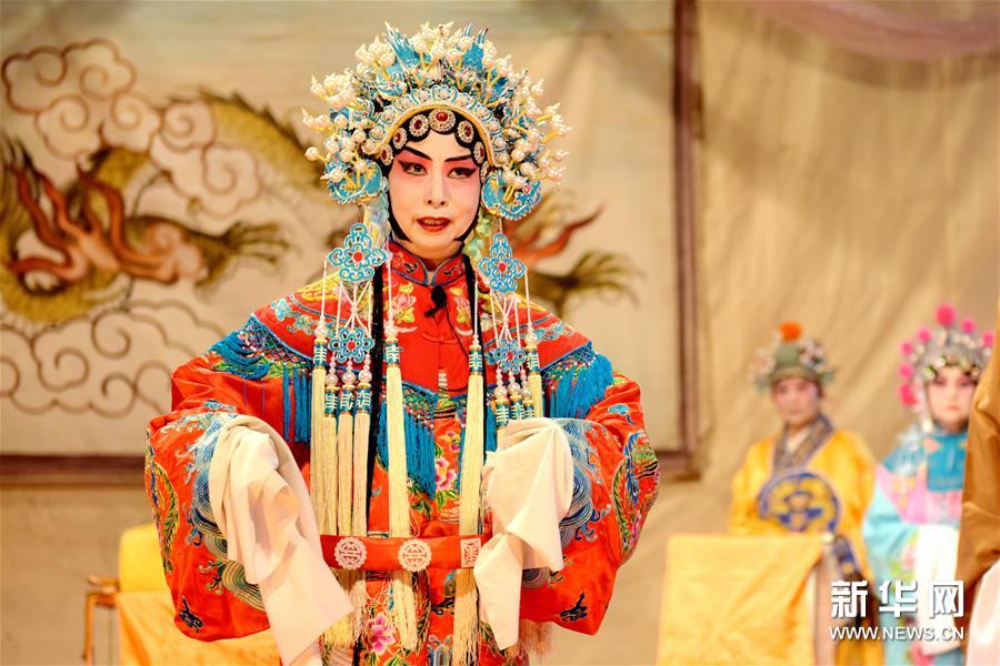 草根京剧团 韵扬百姓间