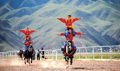 祁连山体育旅游上演“龙争虎斗”