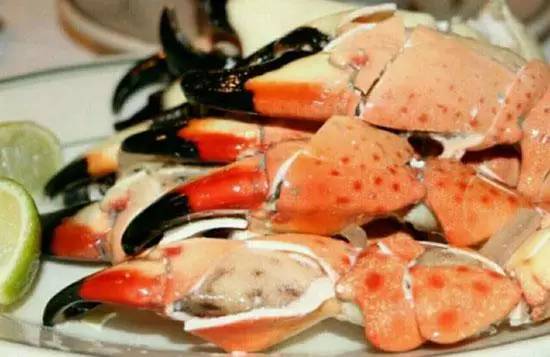 这个蟹被称作“海上韭菜”，但你只能吃它的钳！吃整只会坐牢
