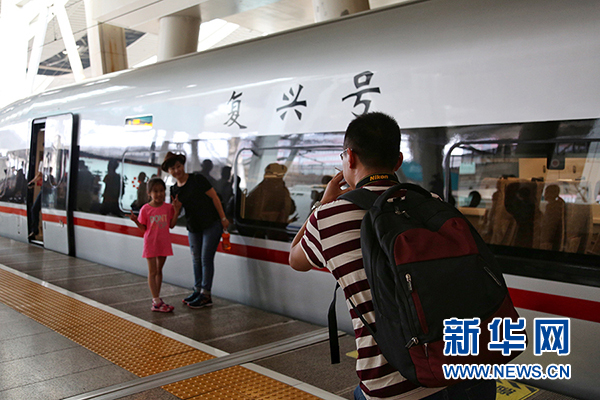 “复兴号”在京津城际上线运行 全程有电有wifi