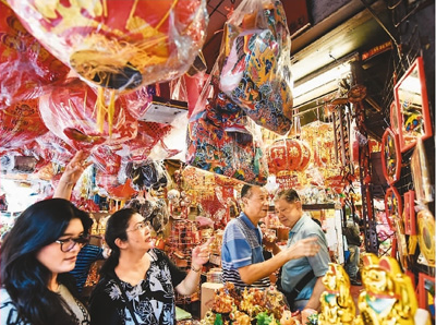 世界盛赞中国游客 中国出境游迸发春节活力