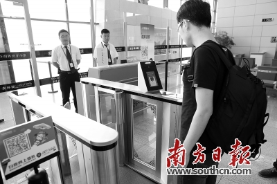 南航启用人脸识别登机系统 旅客刷脸即可验证登机
