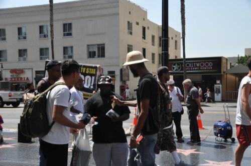 好莱坞星光大道现“强买强卖” 中国游客被坑钱