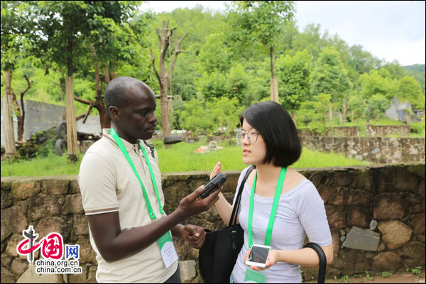 12个国家的31位非洲新闻官员来访四川都江堰