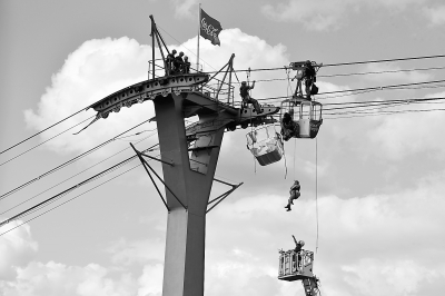 德国缆车故障百人被困