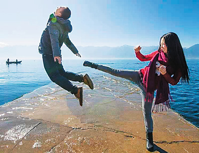 "90后"成今年假期出游主力军 旅游自由度高_国内游_光明网