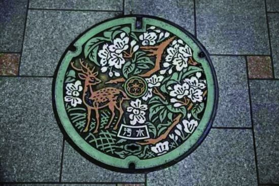 井盖上的风景 日本鲜明的城市名片