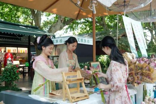 千年贡莲“走”进西湖市集 建德大慈岩探索共富新路径