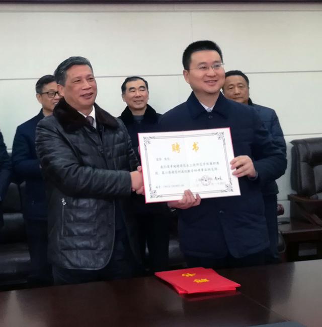 三清山管委会与上饶师范学院签署战略合作协议