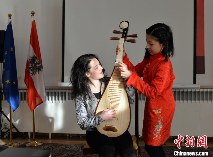 中国文化小使者走进奥地利驻华使馆