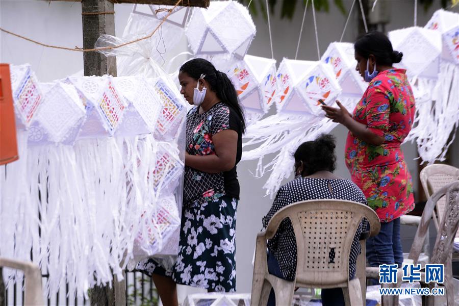 斯里兰卡:卫塞节前夕灯笼热
