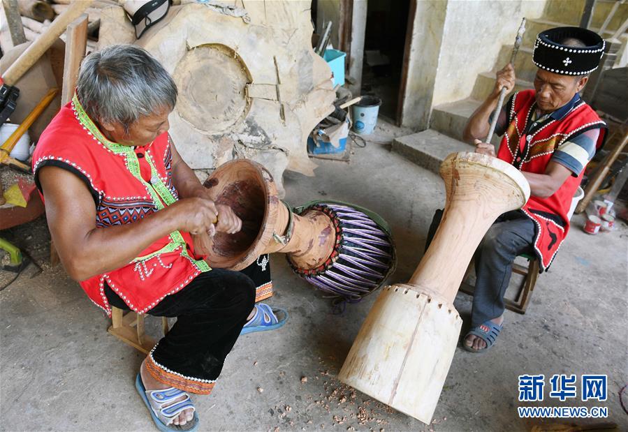 云南西盟：民间手工艺制作助脱贫增收