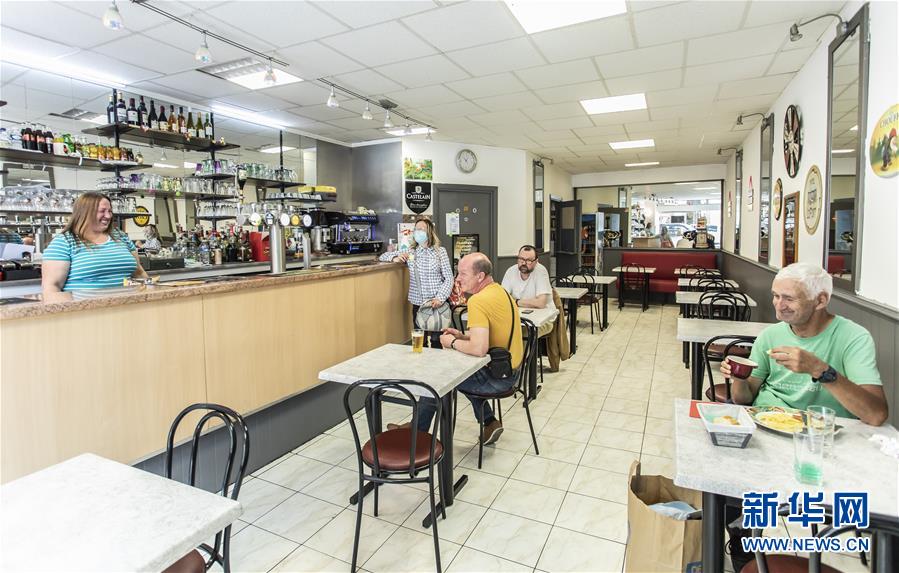法国进入解禁第二阶段 餐馆酒吧重新开放
