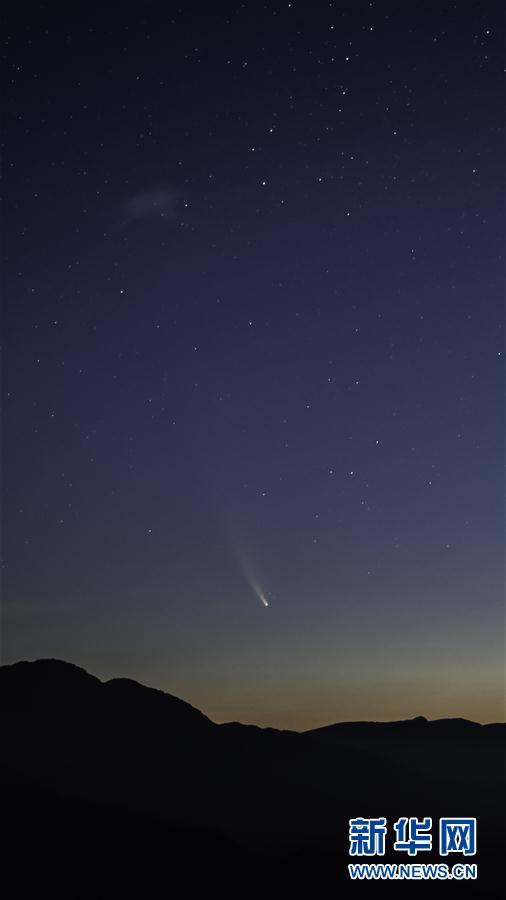 尼欧怀兹彗星现身北京夜空