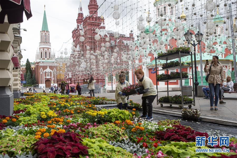 莫斯科古姆百货商场举办花卉节