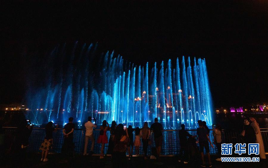 迪拜棕榈岛音乐喷泉表演季开始