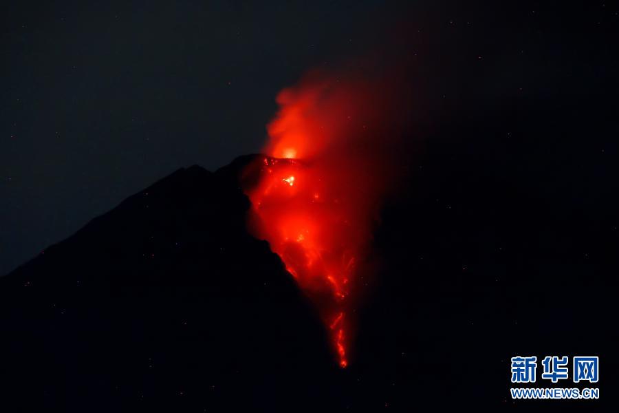 印尼东爪哇塞梅鲁火山喷发