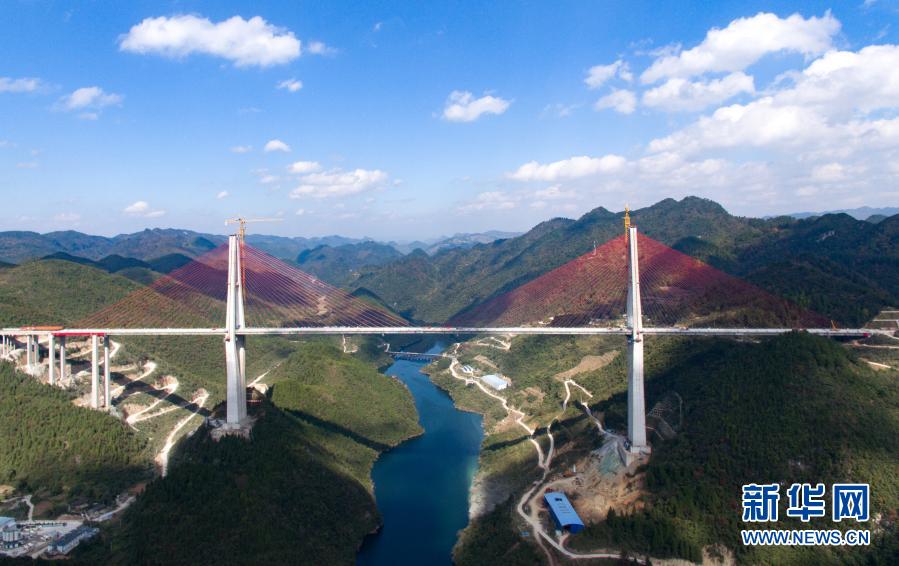 贵州遵余高速湘江大桥贯通