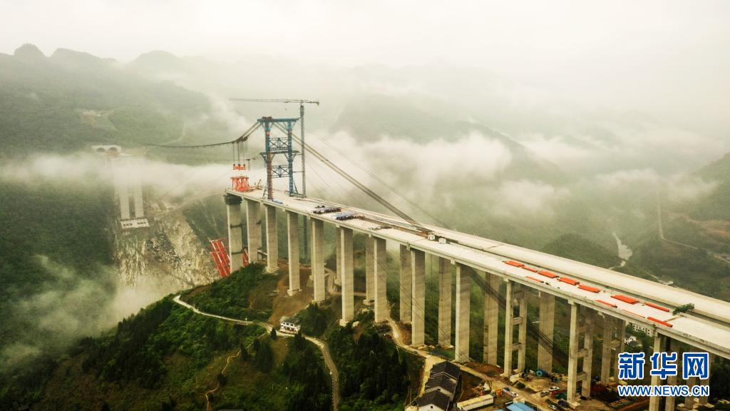 贵州仁遵高速大发渠特大桥建设进展顺利