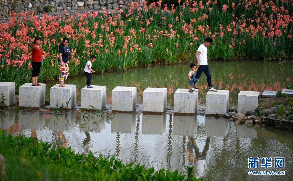 广西柳州：昔日荒草滩变身生态公园
