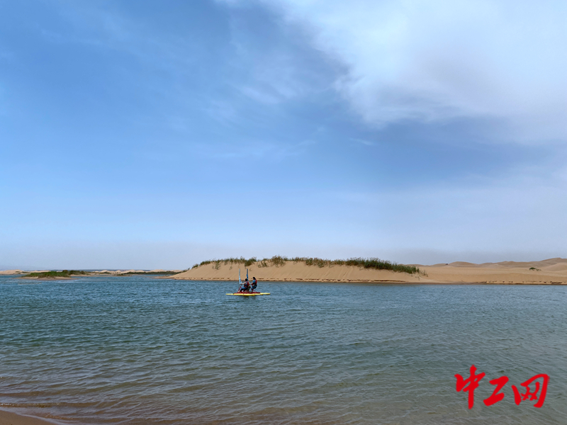 乌海湖：一边亲吻沙漠 一边相拥湖水