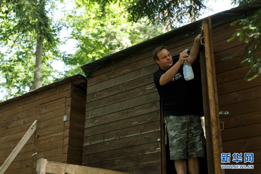 通讯：在斯洛文尼亚观熊小屋体验人与野生动物和谐共处