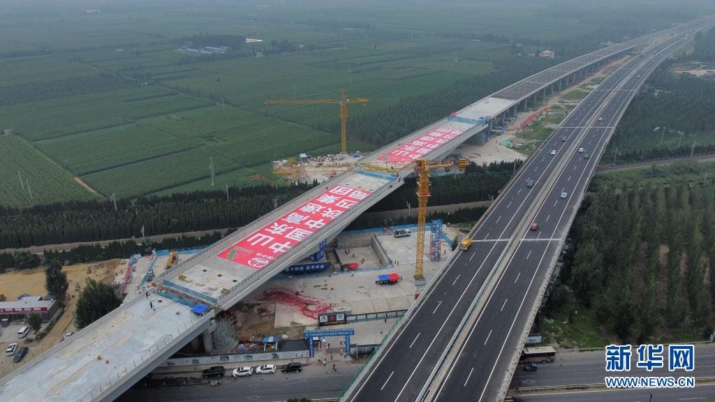 跨京沪铁路双T构转体桥顺利完成双转体施工