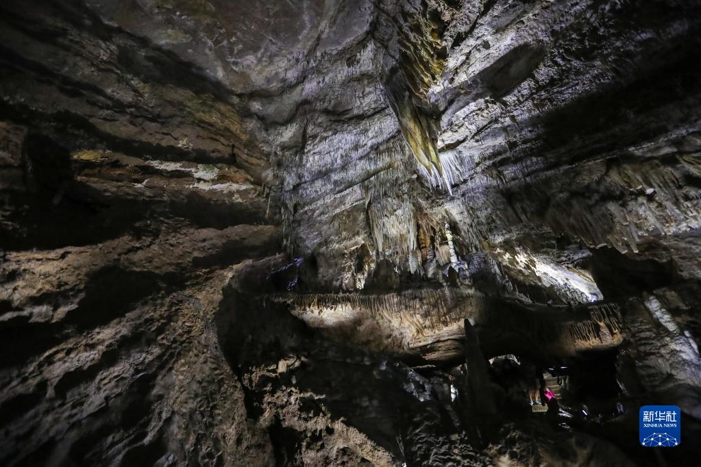 探秘比利时大自然隐藏的瑰宝——汉溶洞