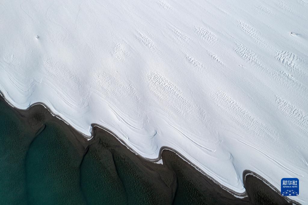壮美的雅鲁藏布大峡谷雪景