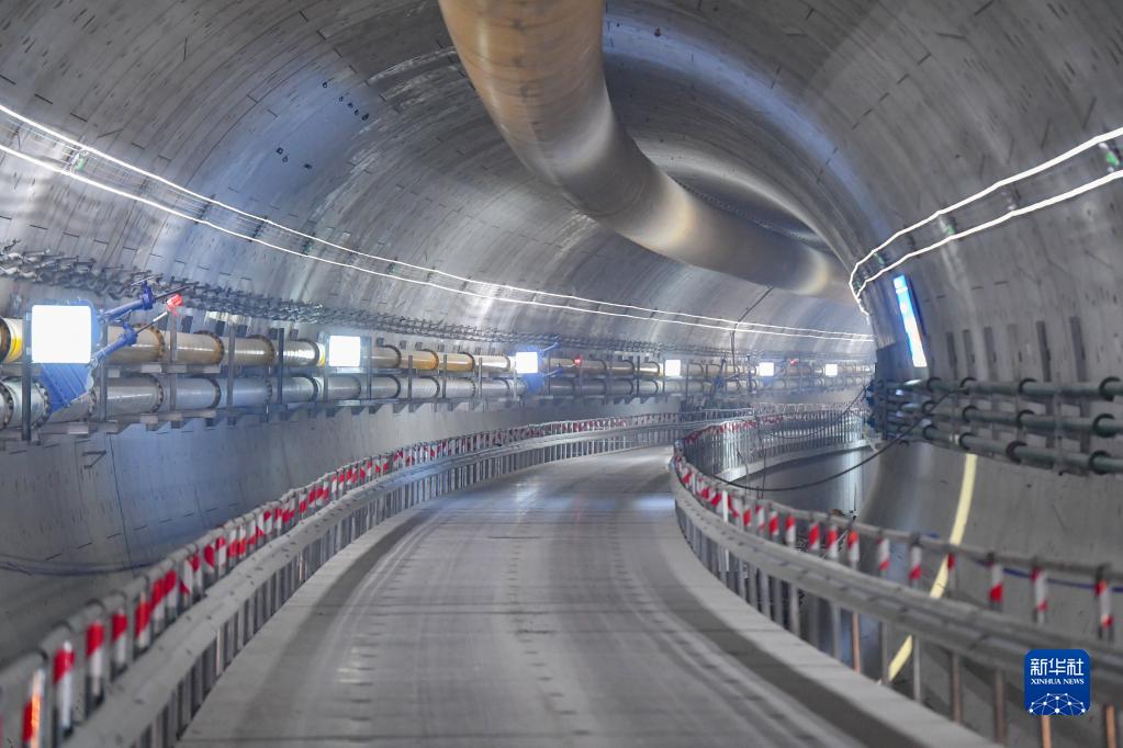 湖南在建最大直径盾构隧道首洞贯通