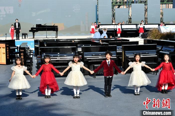 福州“两江四岸”音乐旅游节启幕 百台钢琴奏响时代华章