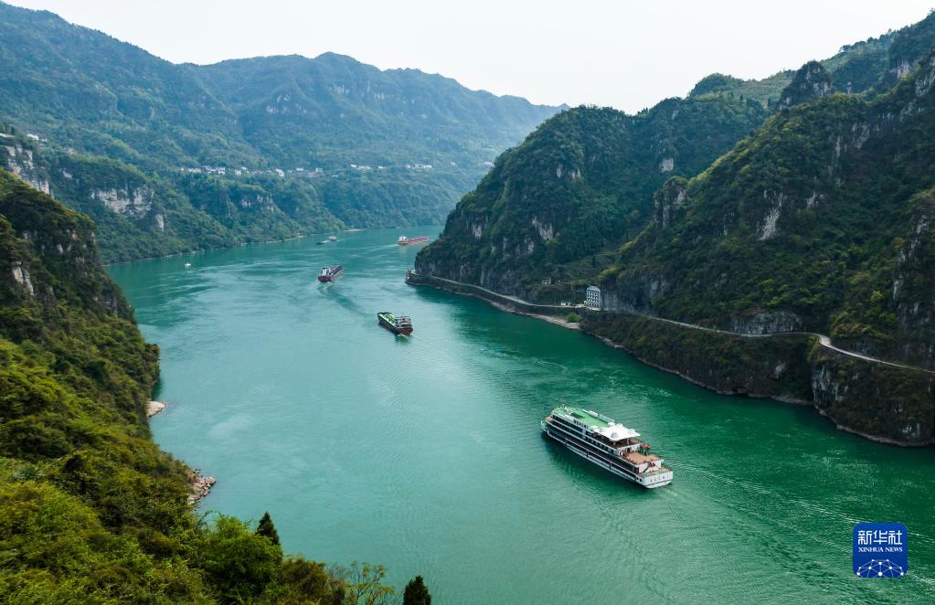 湖北宜昌：纯电动游轮在三峡首航