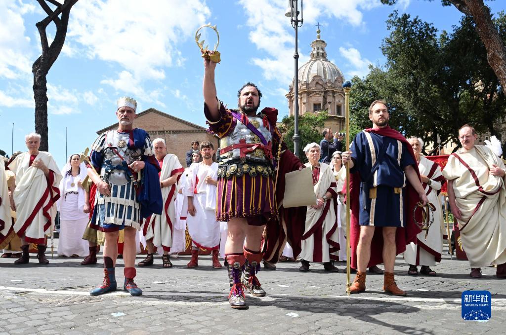 罗马举行建城2775年庆祝游行