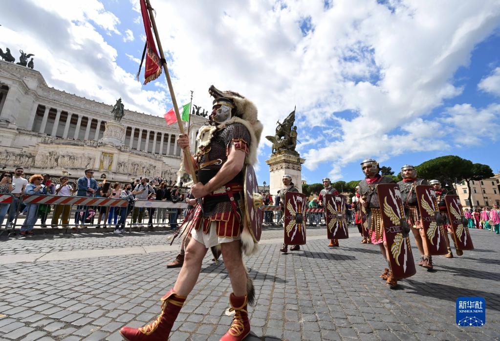 罗马举行建城2775年庆祝游行
