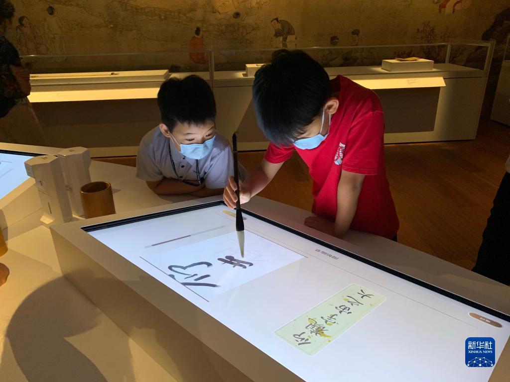 特写：香港故宫文化博物馆迎参观热潮
