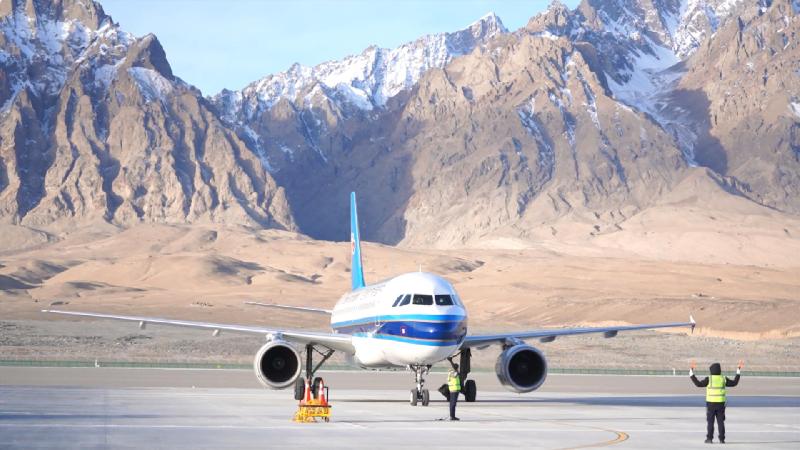 银燕飞临帕米尔高原 喀什旅游业迎来腾飞新机遇