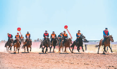 内蒙古自治区包头市：赛马奔腾达茂草原