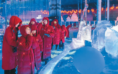 室内冰雪游成暑期消费亮点