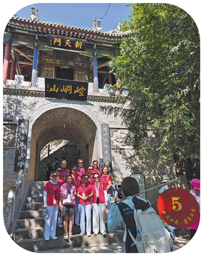 慢旅深游 乘火车享受老年生活