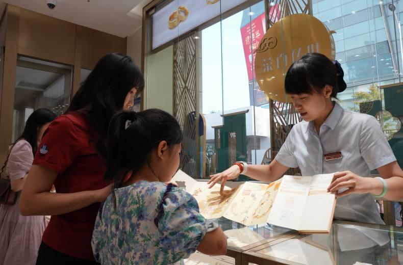 打卡“金资招牌” 点燃烟火西城