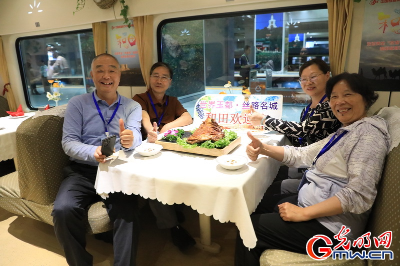 2026年首趟“京和号”旅游专列启程 开启19天新疆深度游 2026年首趟“京和号”旅游专列启程 开启19天新疆深度游