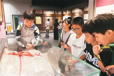 “百里红飘带”串起老区振兴路