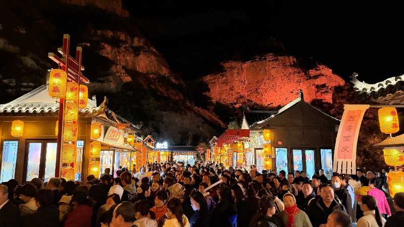 把游客留到深夜,这座县城做对了什么?