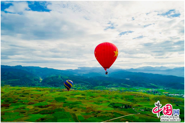 四川：首个热气球空中游览项目落户凉山盐源