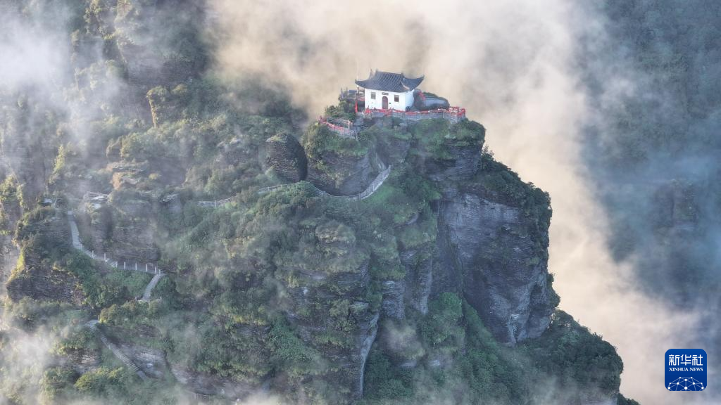 霞光云海梵净山