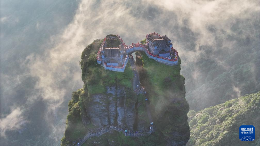 霞光云海梵净山