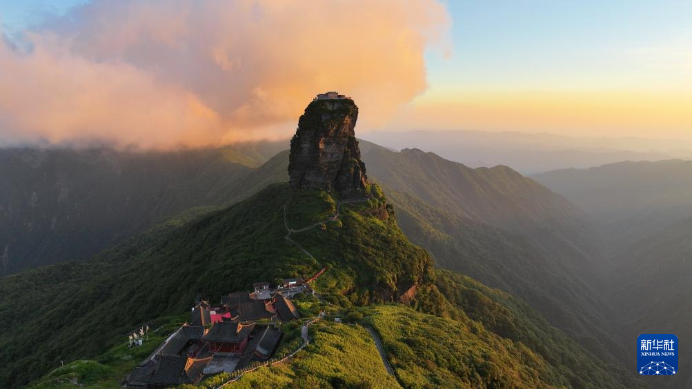 霞光云海梵净山