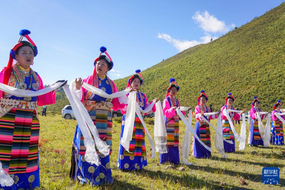 第二届世界的“香格里拉”文化旅游节开幕