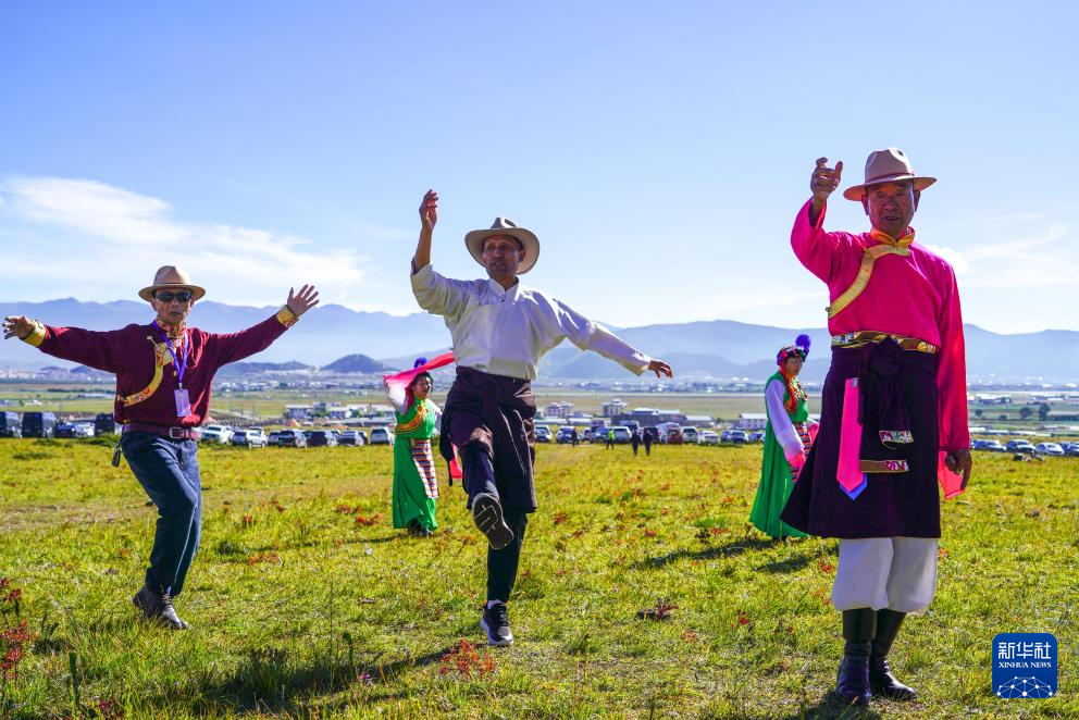 第二届世界的“香格里拉”文化旅游节开幕