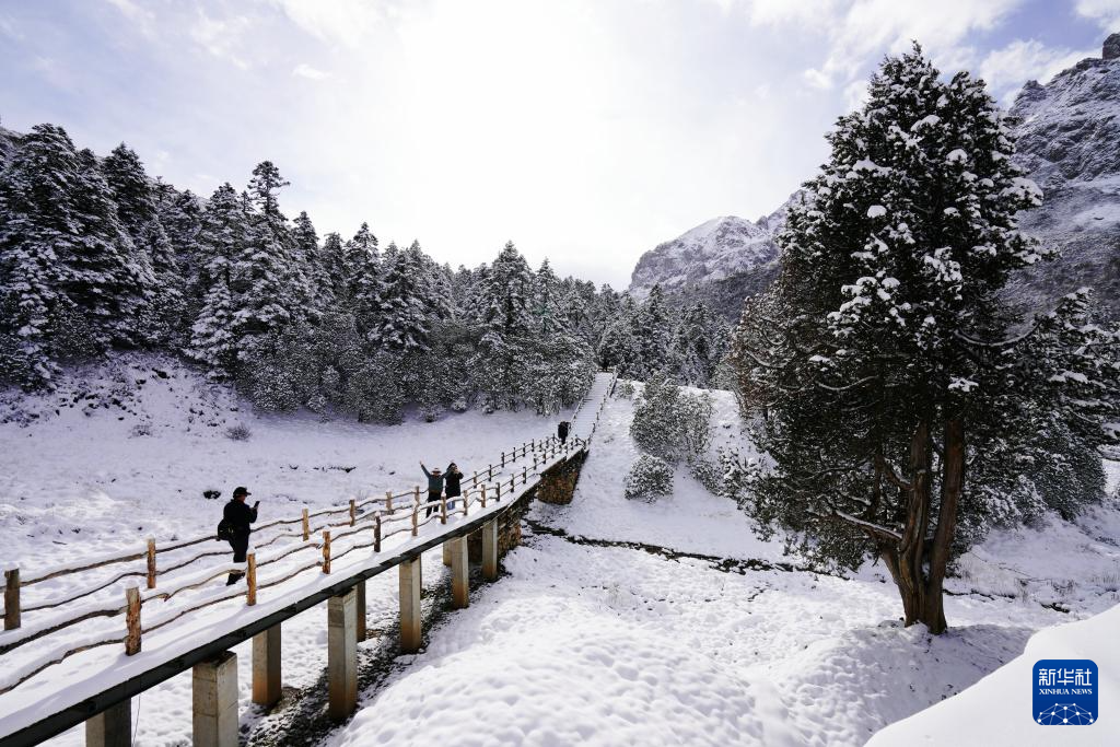 雪落官鹅沟